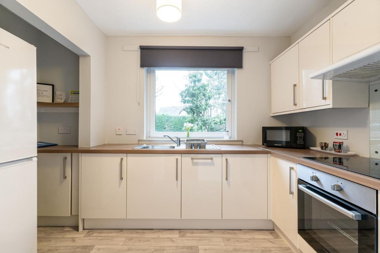 Ground-Fl Two Bedroom Apartment In Bridge Of Allan Bagian luar foto