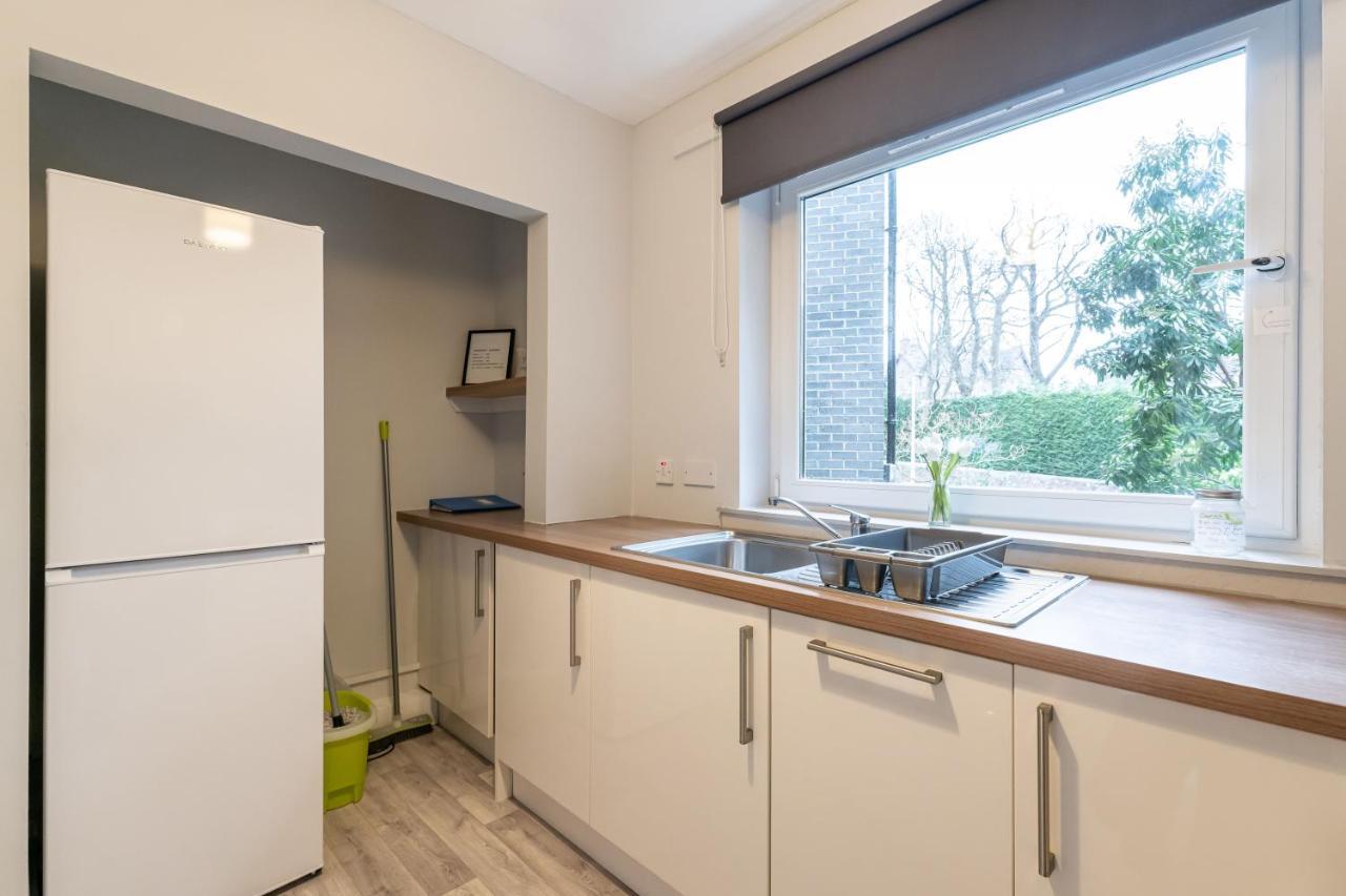 Ground-Fl Two Bedroom Apartment In Bridge Of Allan Bagian luar foto