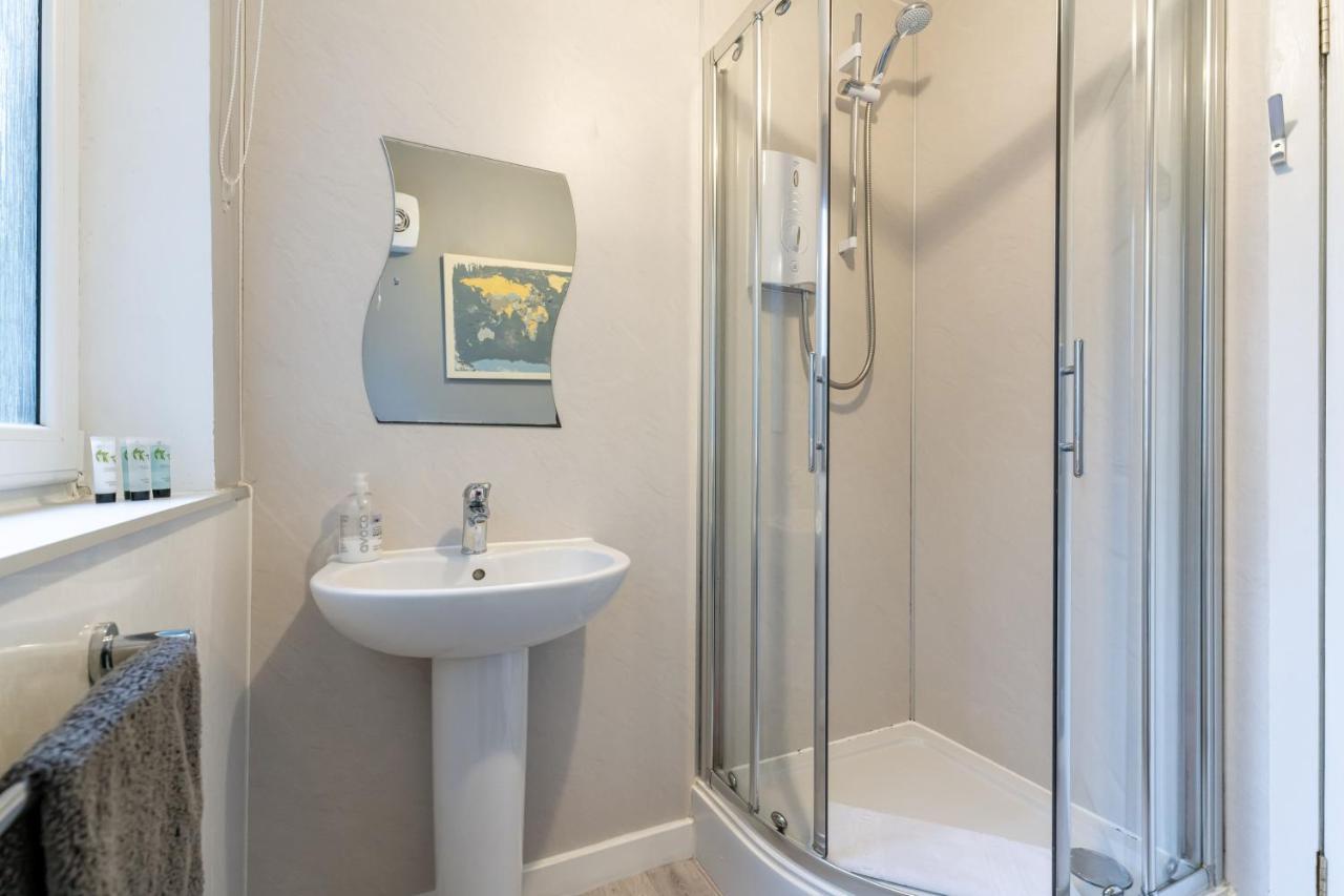 Ground-Fl Two Bedroom Apartment In Bridge Of Allan Bagian luar foto
