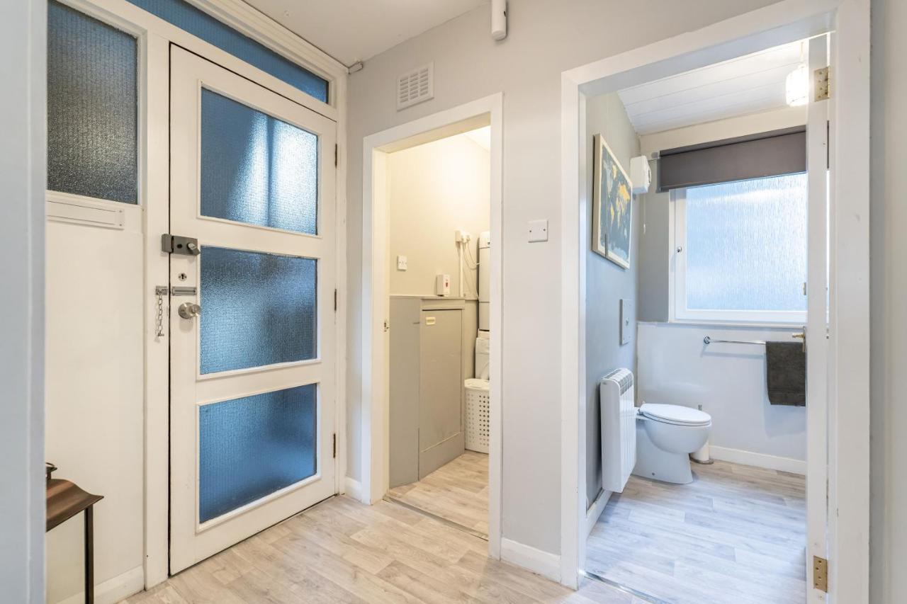 Ground-Fl Two Bedroom Apartment In Bridge Of Allan Bagian luar foto